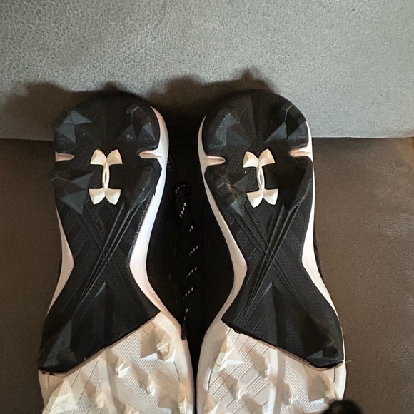 Reduced Under Armour Y5.5/W7 Leadoff Low Rubber Molded Baseball softball Cleat - Picture 9 of 10